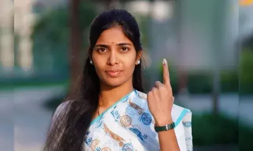 Karimnagar : ఇండిపెండెంట్ మహిళా అభ్యర్థిని డిపాజిట్ ఎలా చెల్లించిందో తెలుసా.?