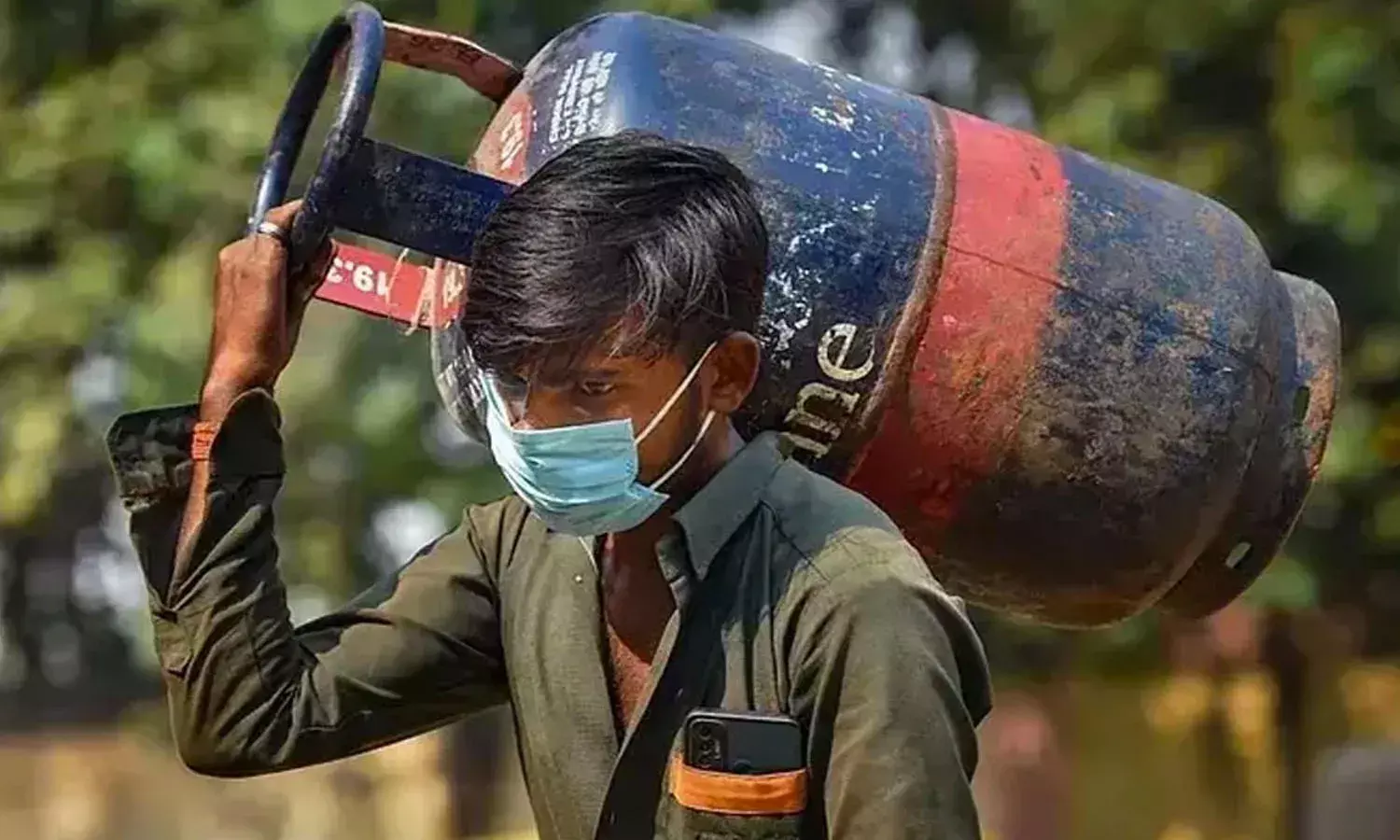 ఉపశమనం.. వాణిజ్య సిలిండర్ ధర తగ్గింపు