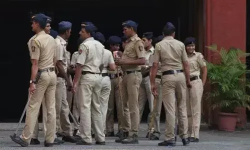 Mumbai  police, arrest, three women, selling children ,