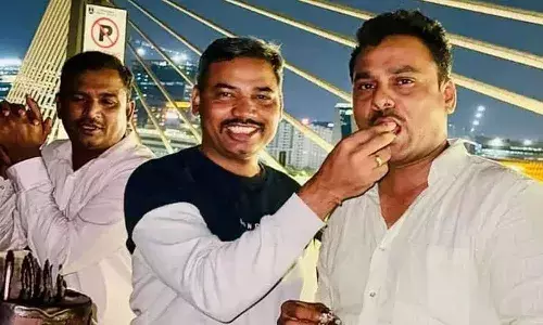 కేబుల్ బ్రిడ్జిపై ఫ్రెండ్‌ పుట్టినరోజు వేడుకకు హాజ‌రైన ఎస్సై.. విచారణకు ఆదేశించిన డీసీపీ