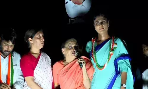 చీర, సారేతో కాదు.. ఓటు వేసి షర్మిలమ్మ కొంగు నింపాలి : సౌభాగ్యమ్మ