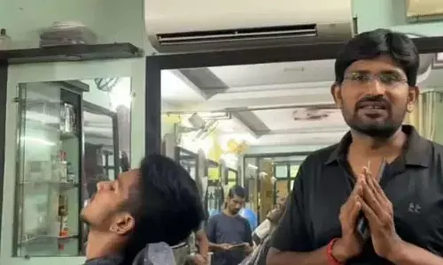 బంఫరాఫర్ : ఓటేసి రా.. ఫ్రీ హెయిర్ కట్ చేయించుకుని వెళ్లు..!