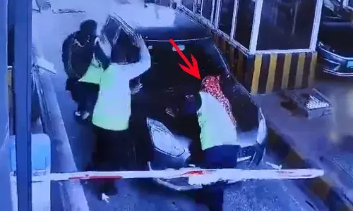 man,   lady,  car, toll plaza, uttar pradesh,