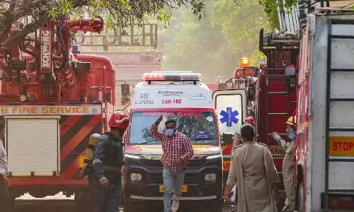 official died, fire, income tax, delhi