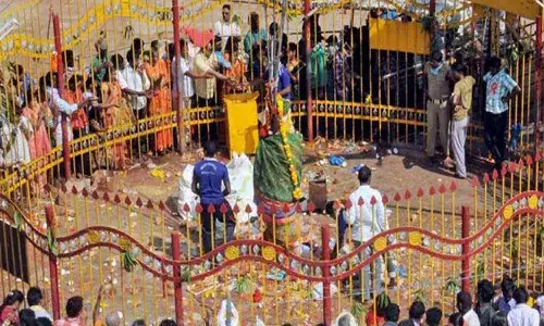 రెండు రోజులు మేడారం ఆలయం మూసివేత