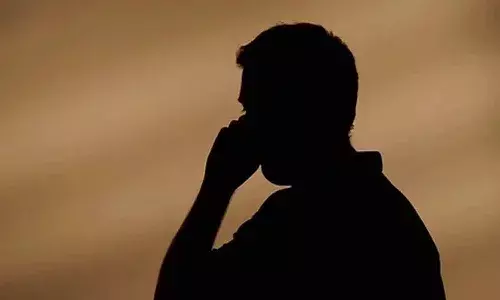 సెల్ ఫోన్ లాక్కున్నారని.. ముగ్గురు కుటుంబ సభ్యులను కాల్చేశాడు..!