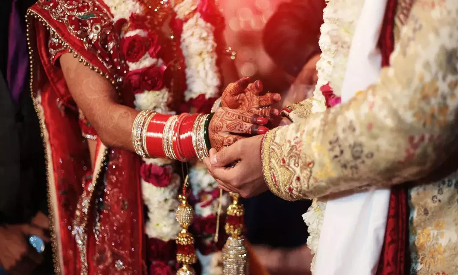 groom, kiss, bride,  stage, fight,