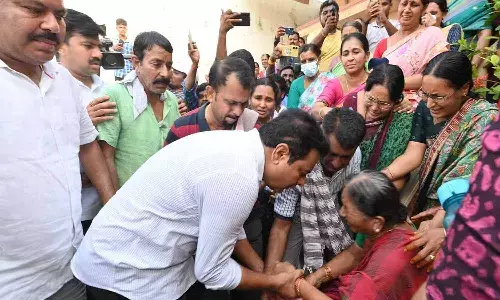 జూపల్లి కృష్ణారావును వెంటనే బర్తరఫ్ చేయాలి: కేటీఆర్