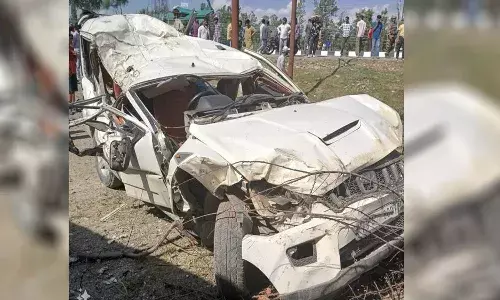 kashmir, car accident, four people died,
