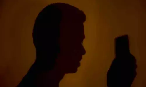 మినిస్టర్.. వీడియో కాల్ లో పాడు పనులు