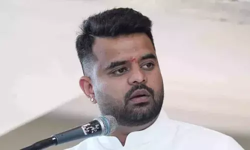 వస్తున్నా.. సమాచారం ఇచ్చిన ప్రజ్వల్ రేవణ్ణ