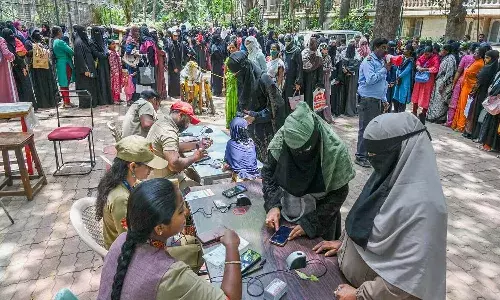 Bengaluru, woman,  gpo,  money ,