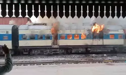 Fire, Patna Jharkhand Passenger Train, Bihar
