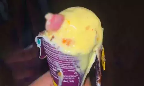mumbai, hand finger,  ice cream,