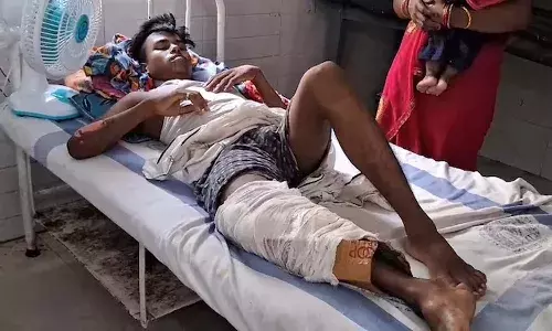 Bihar, hospital, fractured bone, cardboard
