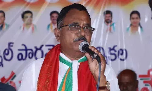 ఆ ఇద్ద‌రికి ఎప్పుడు కోపం వ‌స్తే అప్పుడు ఎన్డీఏ ప్ర‌భుత్వం కూలిపోతుంది : ఎంపీ మల్లు రవి