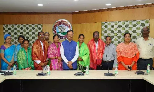 కరీంనగర్ బస్ స్టేషన్లో పుట్టిన చిన్నారికి జీవితకాలం ఉచిత బస్ పాస్