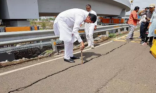 cracks,  atal setu bridge, congress vs bjp,