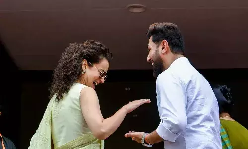 Video : పార్లమెంటులో కలిసిన ఆ సినిమా హీరో హీరోయిన్లు