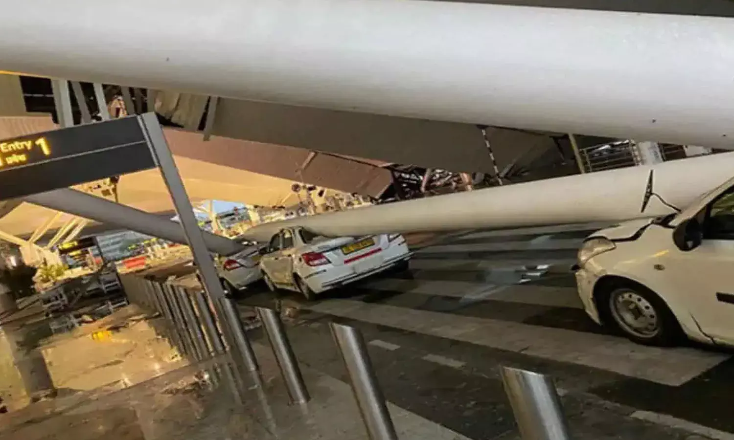 delhi, airport, roof collapse, six members injured ,