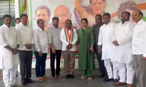 బీఆర్ఎస్కు షాకిచ్చిన చేవెళ్ల ఎమ్మెల్యే