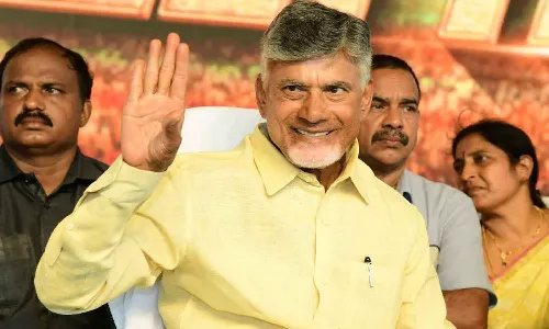 పెన్షనర్ల ఇళ్లకు వెళ్లనున్న సీఎం చంద్రబాబు