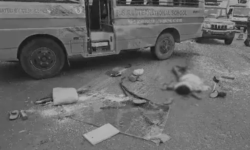 road accident, Nellore district, APnews, bus accident