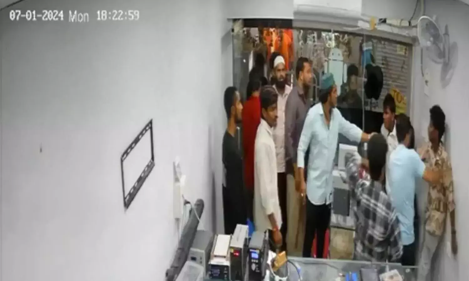 attack, mobile repair shop, Ameerpet, Hyderabad