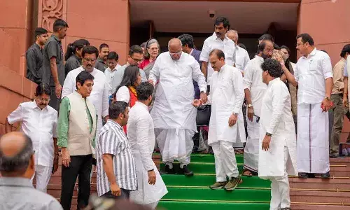 ప్రతిపక్షాలతో కలిసి బీజేడీ వాకౌట్.. వైసీపీ ఏమి చేసిందంటే?