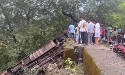Gujarat, bus, valley, two children dead,