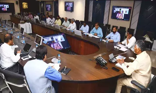 గత ప్రభుత్వం రోడ్లపై గుంతలు కూడా పూడ్చలేదు : సీఎం