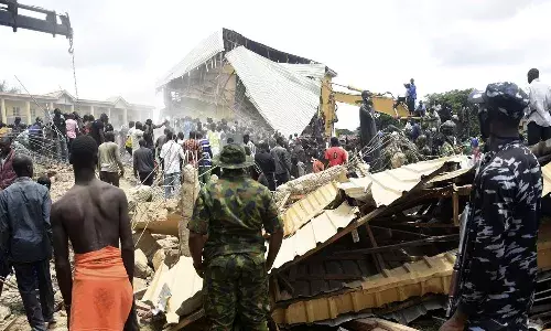Nigeria, school building collapse, 22 students died,