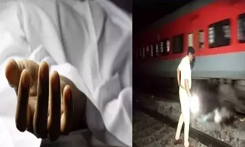 man died, fall,  train,  Andhra Pradesh,