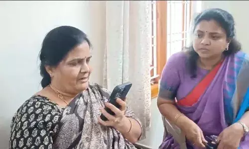 ఎంపీడీఓ వెంకటరమణారావు కుటుంబసభ్యులతో మాట్లాడిన సీఎం చంద్రబాబు