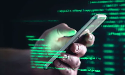 లోన్ యాప్ నిర్వాహకుల వేధింపులు.. పాపం ఆ మ‌హిళ‌..