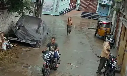 Hyderabad, Sultan Shahi , Man gags woman at Sultan Shahi