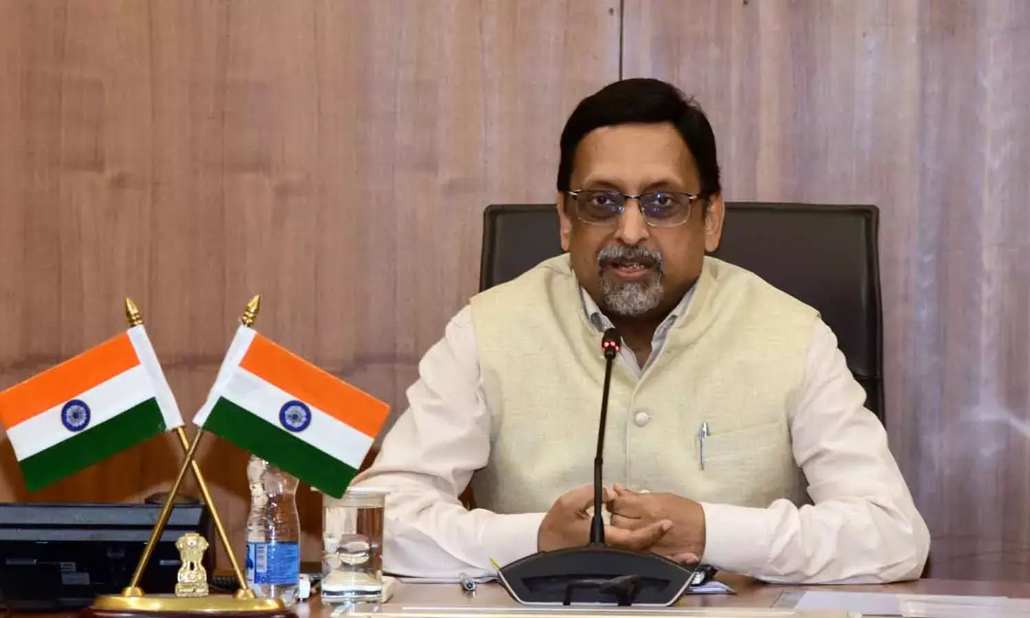 ఫించన్ల పంపిణీని 1వ తేదీ ఉద‌యం 6 గంట‌లకే ప్రారంభించాలి : సీఎస్‌