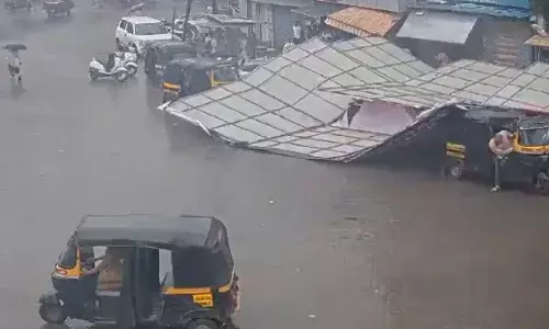 Maharashtra, heavy rain, hording collapse,