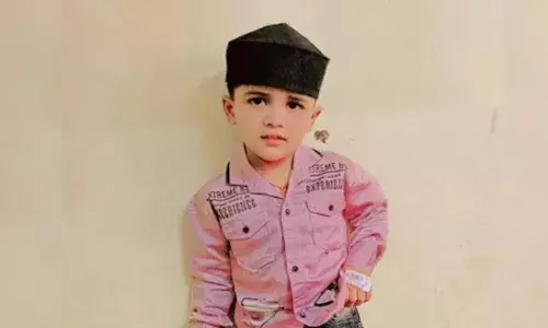 Maharashtra, four years boy, fell down,  man hole, died ,