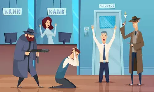 Crime : పట్టపగలు బ్యాంకు దోపిడీ.. రూ.21 లక్షలు లూటీ