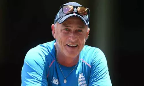 దిగ్గజ క్రికెటర్ కన్నుమూత.. విషాదంలో అభిమానులు