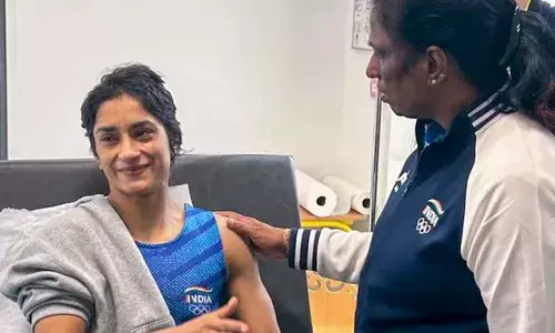 Shashi Tharoor, Vinesh Phogat, Olympics, wrestler