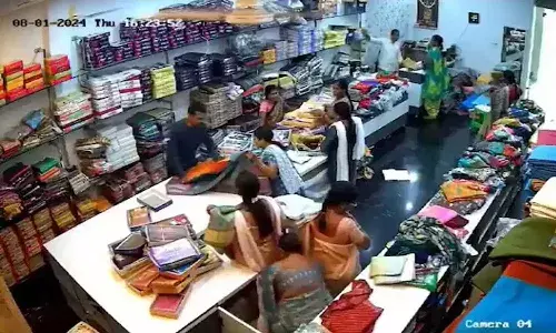 stealing clothes, sarees, Andhra Pradesh, Kadapa