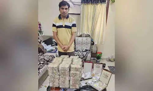 ఏసీబీకి చిక్కిన మున్సిపల్ అధికారి.. భారీగా నగదు స్వాధీనం