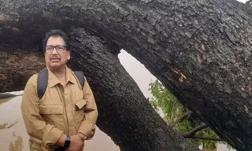 ఆ చెట్టు దగ్గరకు వెళ్లిన దర్శకుడు వంశీ.. భావోద్వేగం