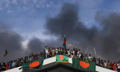 Bangladesh : సుప్రీంకోర్టును చుట్టుముట్టిన నిరసనకారులు.. చీఫ్ జస్టిస్ రాజీనామా..!