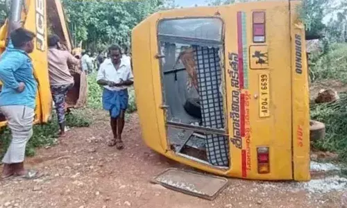school bus overturn,  Annamayya district, Andhrapradesh, Road accident