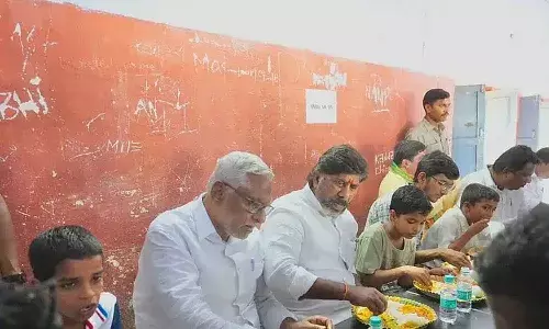 రెసిడెన్షియల్ పాఠశాలలో మరణించిన ఇద్దరు విద్యార్థుల కుటుంబాలకు ప్రభుత్వ ఉద్యోగాలు