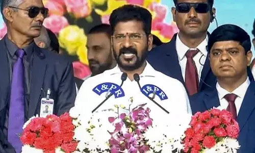 రెండు సీసాల్లో గోదావరి నీళ్లు ఆయనకు పంపండి.. తుమ్మలతో సీఎం రేవంత్