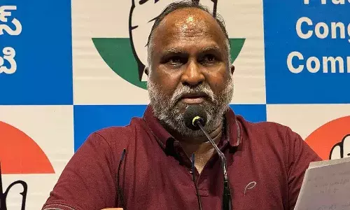 Jagga Reddy : కేసీఆర్ అధికారంలో ఉంటే ప్రగతి భవన్, ఫౌంహౌస్.. లేదంటే..